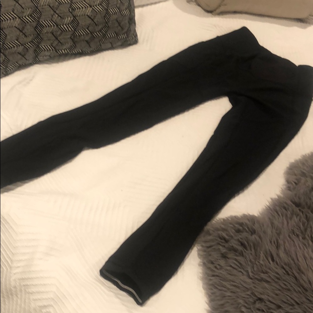 EUC Lululemon leggings with side pockets & seaming